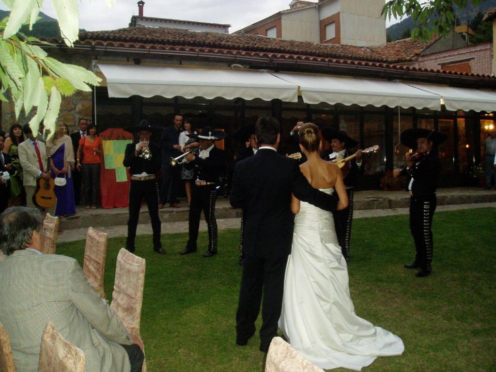 Hotel Barbacedo Mijares  ภายนอก รูปภาพ